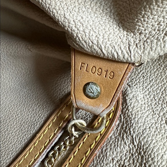 💯Authentic Louis Vuitton Monogram Bucket Bag🍀 - Picture 8 of 17